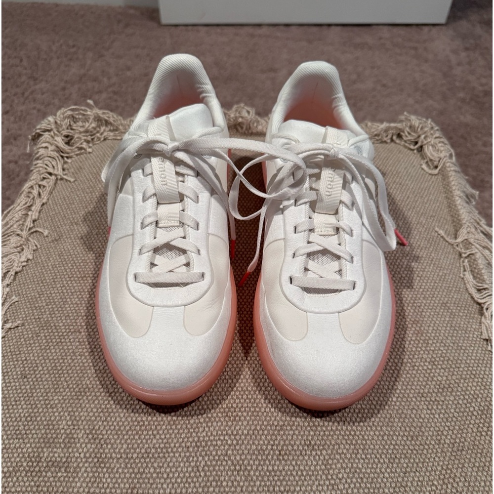 LULULEMON CITY VERSE. Size 9. Worn once.